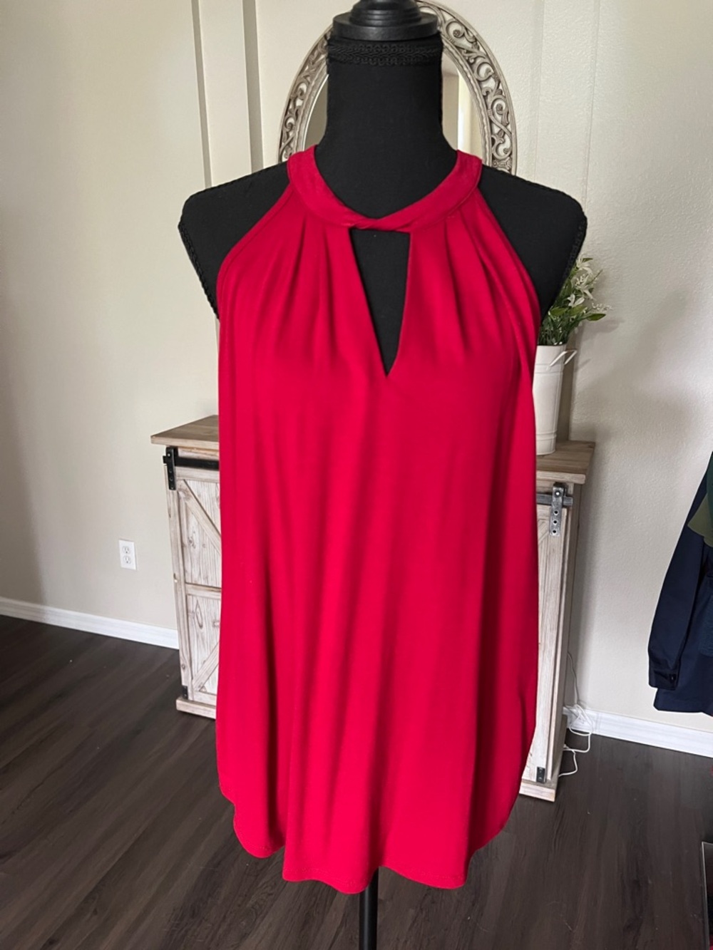 Sleeveless Keyhole Halter Tank Top - Red Size Medium ~ NWT